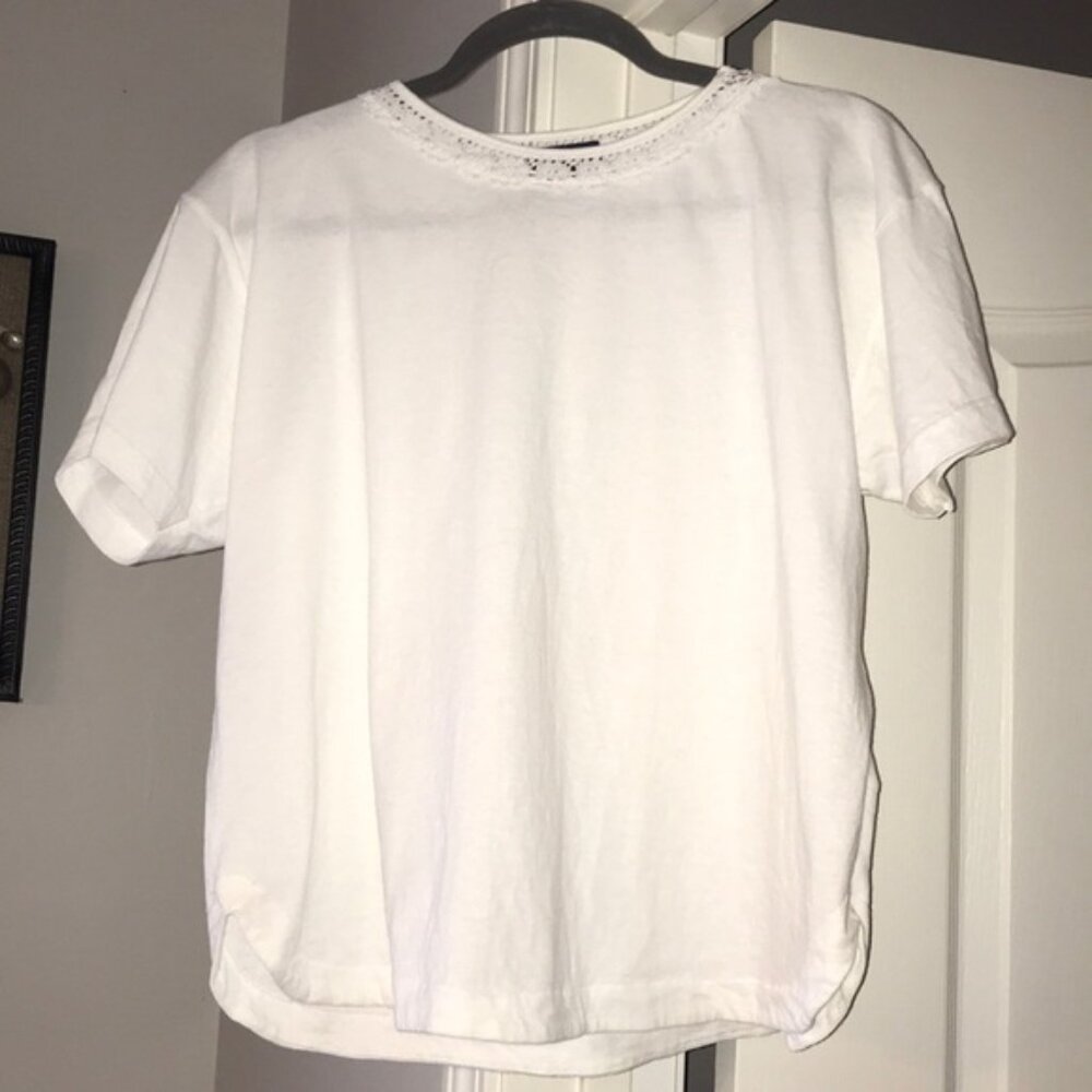 Size L,  Women’s T-Shirt, with crochet neckline